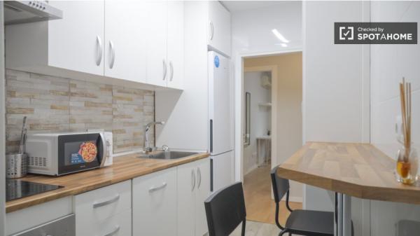 Se alquila habitación en piso de 4 dormitorios en Madrid