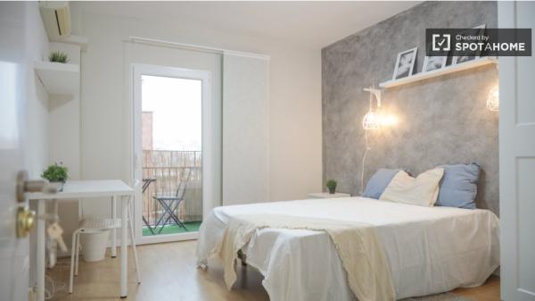 Se alquila habitación en piso de 4 dormitorios en Madrid