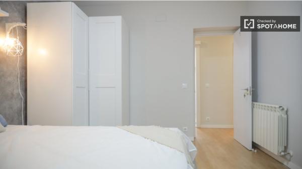 Se alquila habitación en piso de 4 dormitorios en Madrid