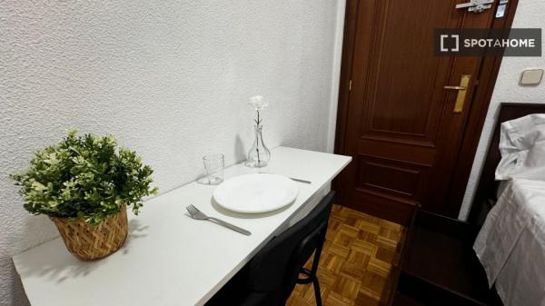 Zimmer in einer Wohngemeinschaft in Madrid