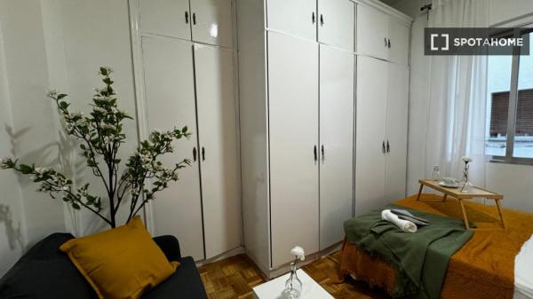 Habitación en piso compartido en madrid.