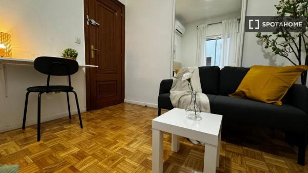 Habitación en piso compartido en madrid.