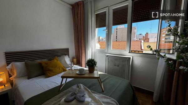 Room in shared apartment in Madrid