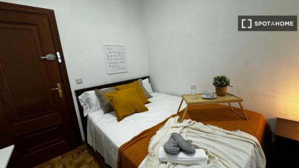 Room in shared apartment in Madrid