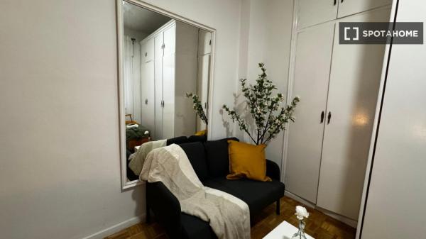 Habitación en piso compartido en madrid.