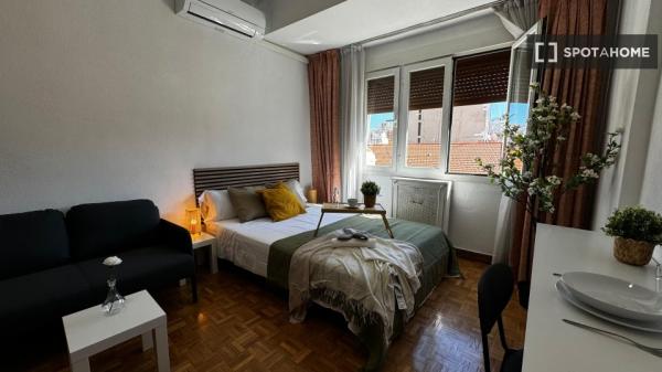 Room in shared apartment in Madrid