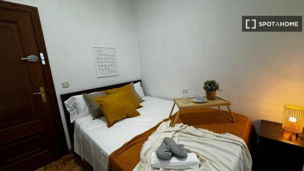 Room in shared apartment in Madrid