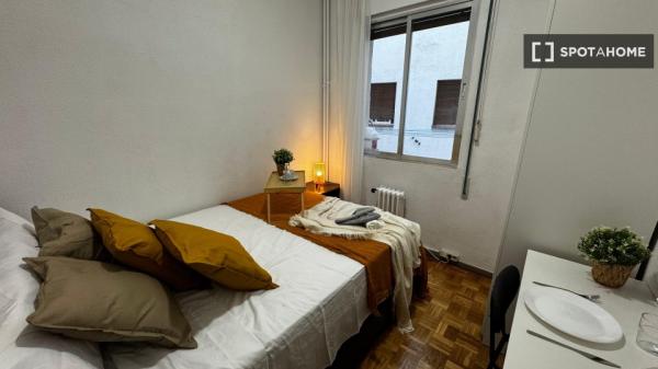 Room in shared apartment in Madrid