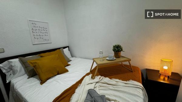 Room in shared apartment in Madrid