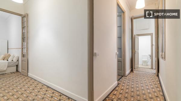 Habitaciones en apartamento de 5 dormitorios en Barcelona