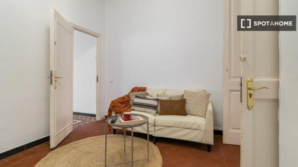 Habitaciones para alquilar en apartamento de 4 dormitorios en Barcelona