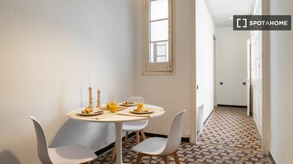 Habitaciones para alquilar en apartamento de 4 dormitorios en Barcelona