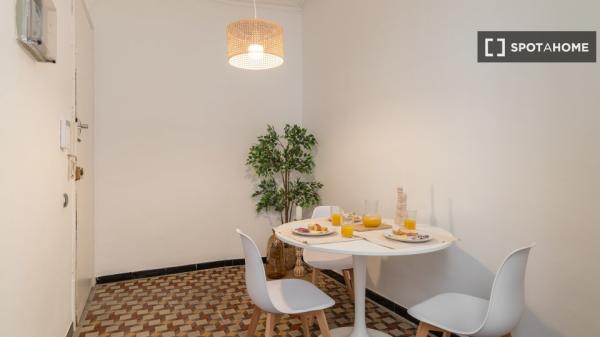 Habitaciones para alquilar en apartamento de 4 dormitorios en Barcelona