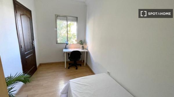 Quarto em apartamento compartilhado em Sevilla