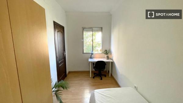 Quarto em apartamento compartilhado em Sevilla