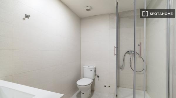 Habitaciones para alquilar en apartamento de 4 dormitorios en Barcelona