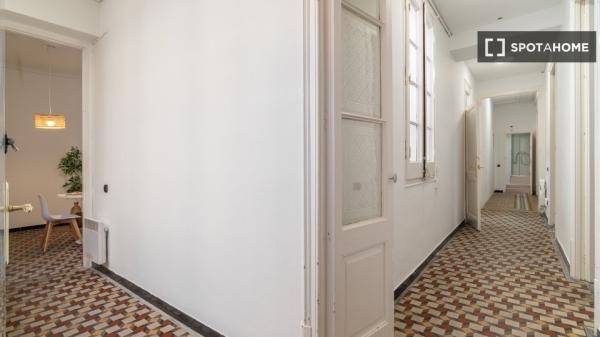 Zimmer zur Miete in 4-Zimmer-Wohnung in Barcelona