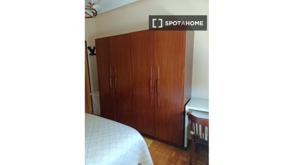 Quarto em apartamento compartilhado em Oviedo