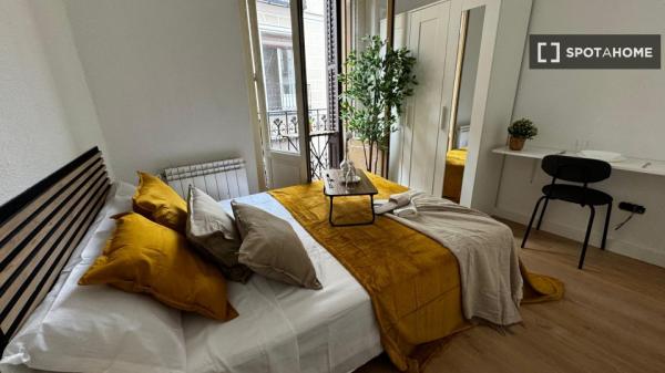 Rooms for rent in shared apartment in Madrid