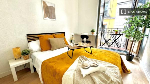 Rooms for rent in shared apartment in Madrid