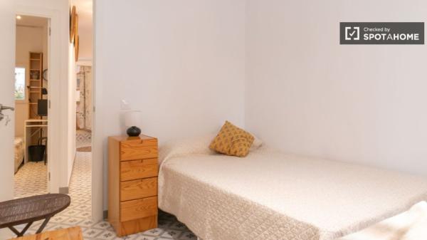 Aluga-se quarto em apartamento de 5 quartos em Carabanchel, Madrid