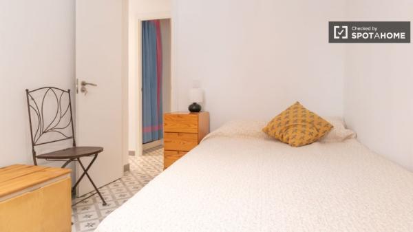 Aluga-se quarto em apartamento de 5 quartos em Carabanchel, Madrid