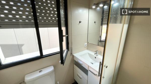 Quarto em apartamento compartilhado em Sevilla