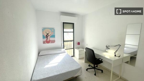 Quarto em apartamento compartilhado em Sevilla