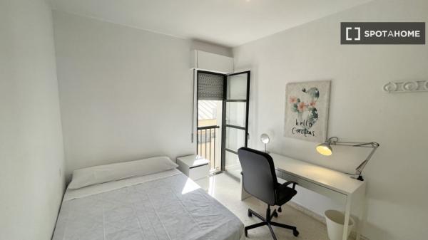 Habitación en piso compartido en Sevilla