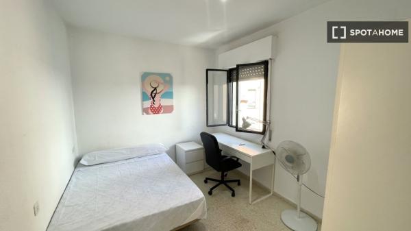 Quarto em apartamento compartilhado em Sevilla