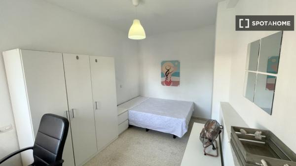 Habitación en piso compartido en Sevilla