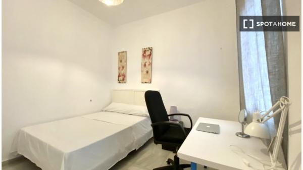 Quarto em apartamento compartilhado em Sevilla