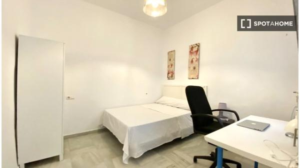 Quarto em apartamento compartilhado em Sevilla