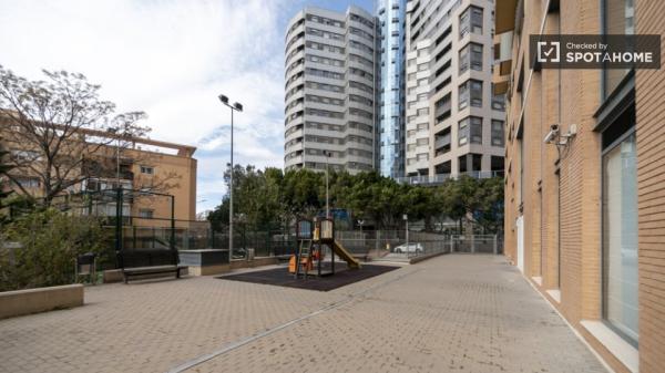 Apartamento de 2 dormitorios en alquiler en Campanar, Valencia