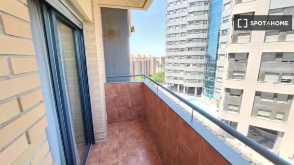 Piso de 4 habitaciones en alquiler en Campanar, Valencia