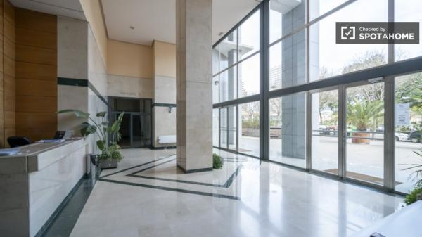 Apartamento de 2 dormitorios en alquiler en Campanar, Valencia