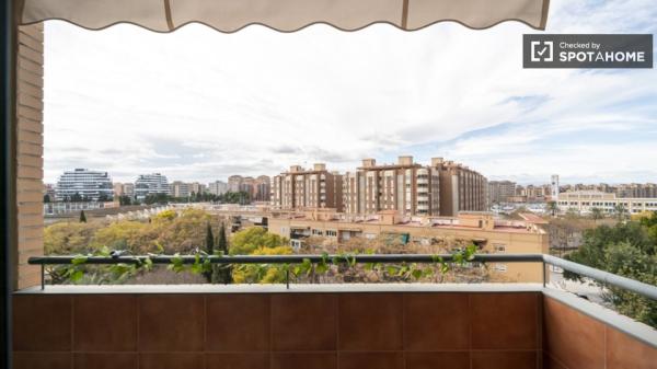 Apartamento de 2 dormitorios en alquiler en Campanar, Valencia