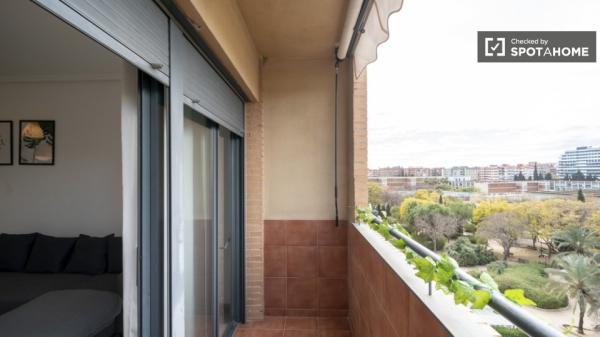 Apartamento de 2 dormitorios en alquiler en Campanar, Valencia