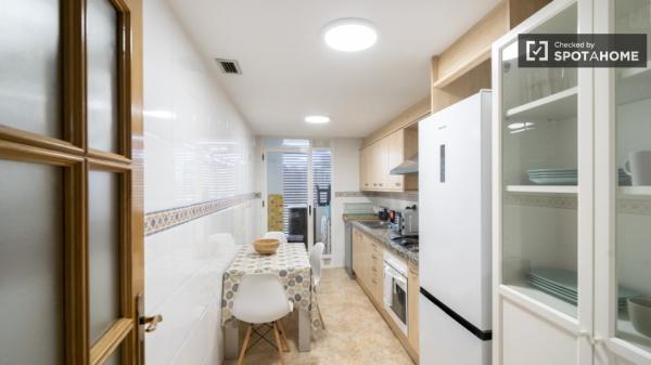 Apartamento de 2 dormitorios en alquiler en Campanar, Valencia