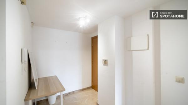 Apartamento de 2 dormitorios en alquiler en Campanar, Valencia