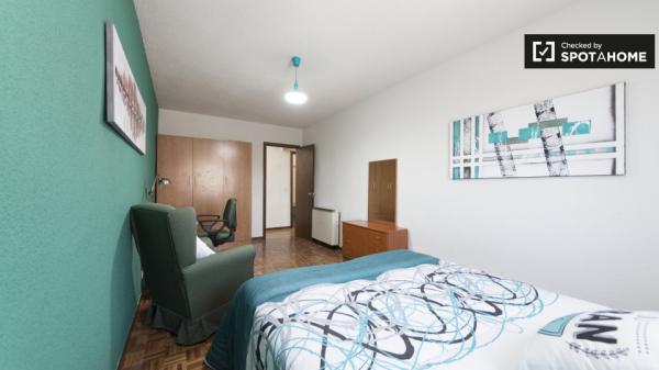 Quarto luminoso para alugar, apartamento de 5 quartos, Alcalá de Henares