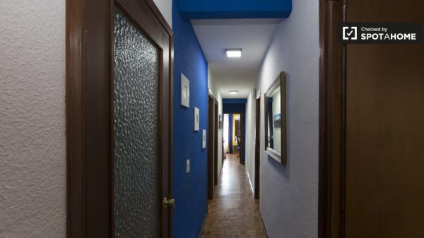 Quarto luminoso para alugar, apartamento de 5 quartos, Alcalá de Henares