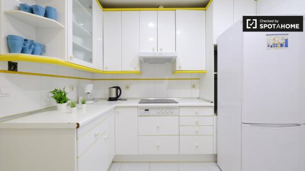 Acogedora habitación en apartamento de 7 dormitorios en Argüelles, Madrid