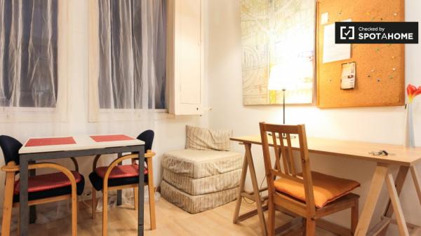 Habitación en apartamento de 5 dormitorios en Barri Gòtic, Barcelona