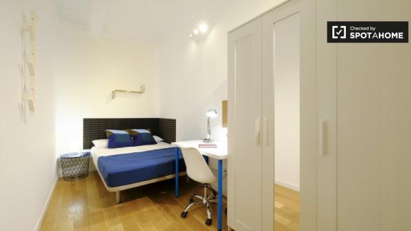 Acogedora habitación en apartamento de 7 dormitorios en Argüelles, Madrid