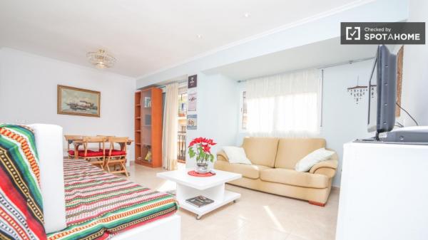 Zen room in shared apartment in Poblats Maritims, Valencia