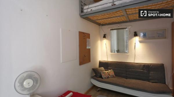 Habitación en apartamento de 5 dormitorios en Barri Gòtic, Barcelona