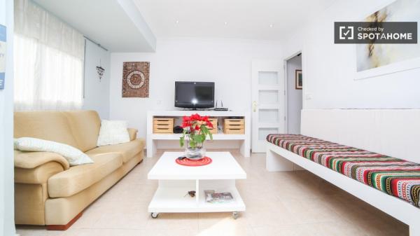 Zen room in shared apartment in Poblats Maritims, Valencia