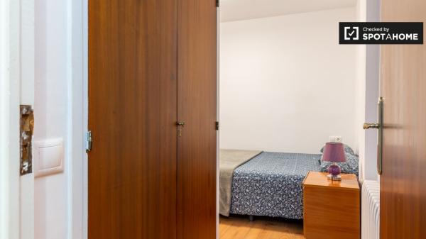 Se alquila habitación doble, apartamento de 4 dormitorios, Gràcia, Barcelona