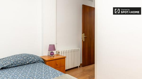 Se alquila habitación doble, apartamento de 4 dormitorios, Gràcia, Barcelona